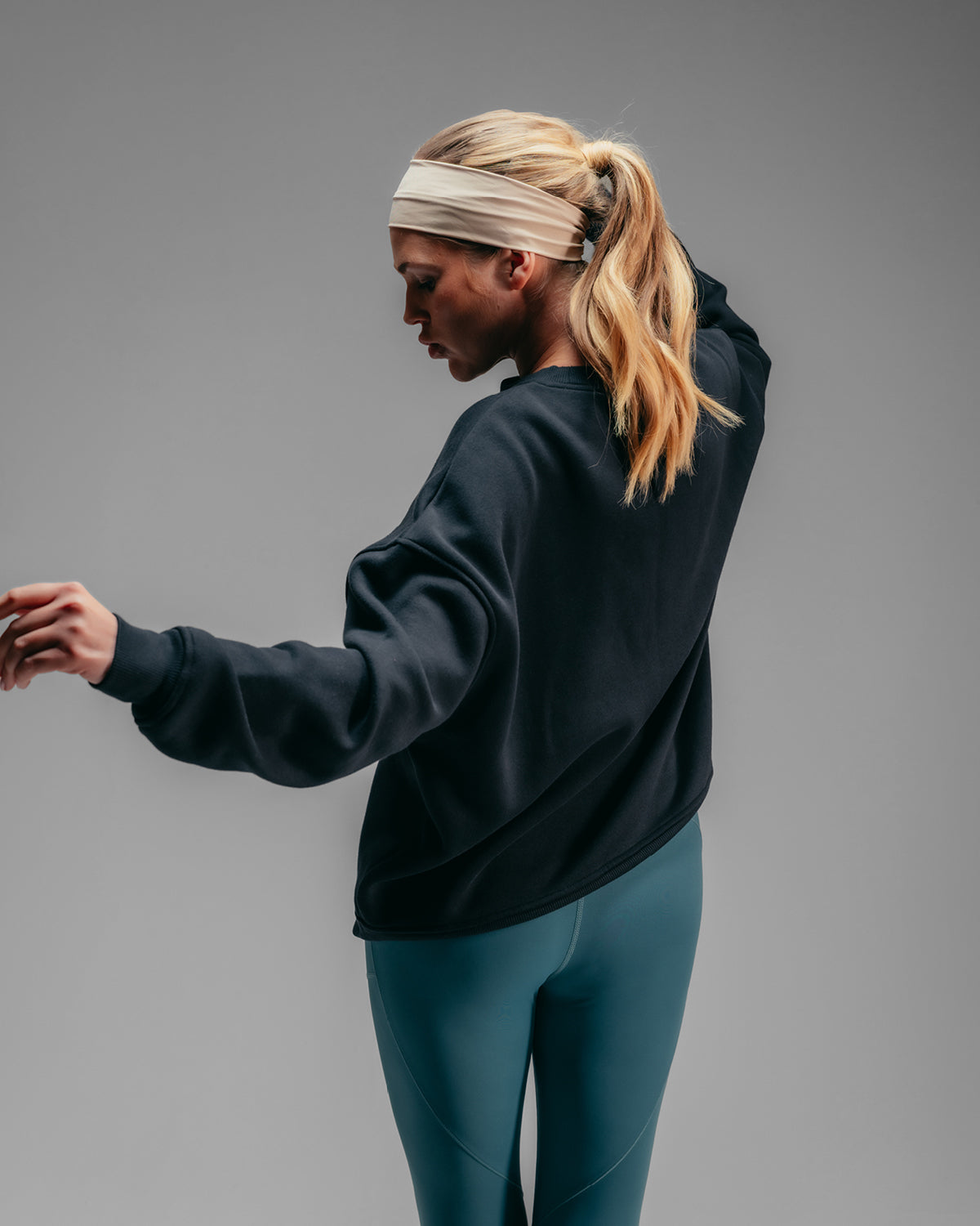 Essentials Oversized Crew - Black