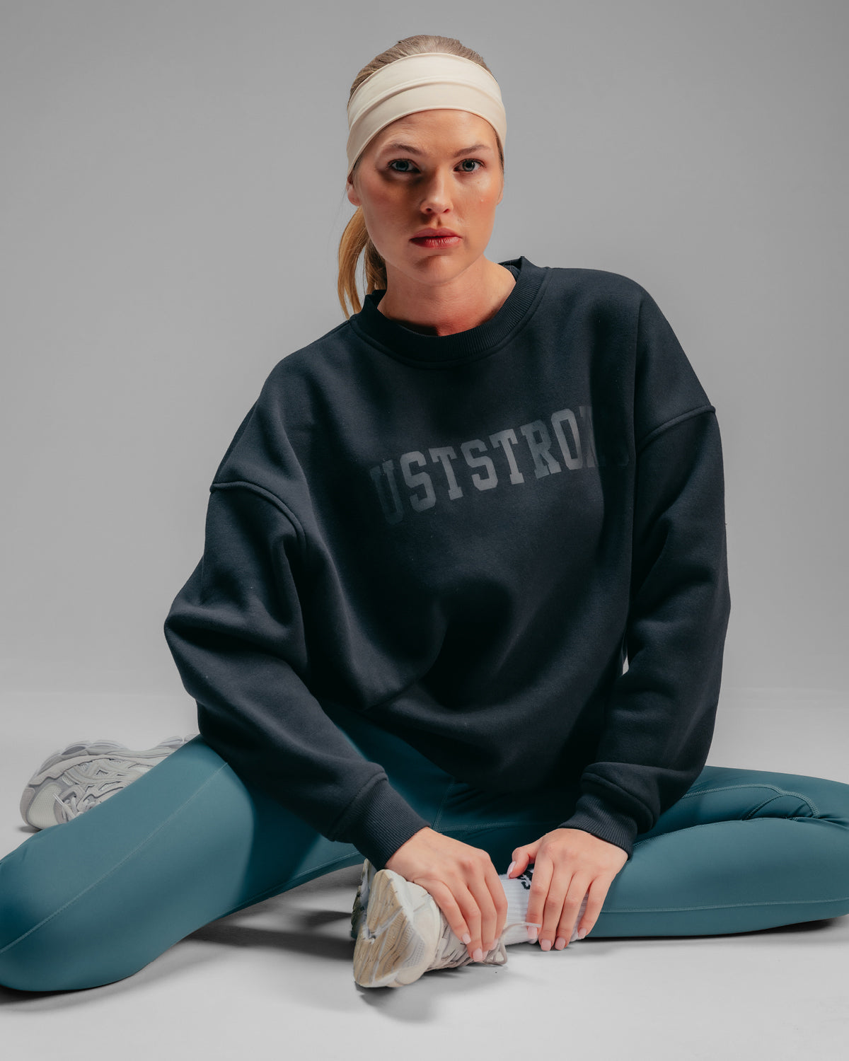 Essentials Oversized Crew - Black