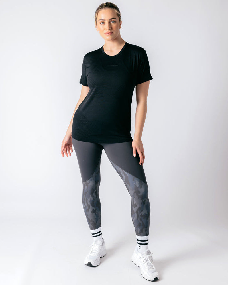 Laser Seamless Workout Tee - Black Onyx